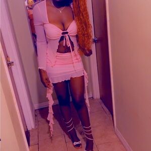 Cute pink set with long mesh bring your style to life.